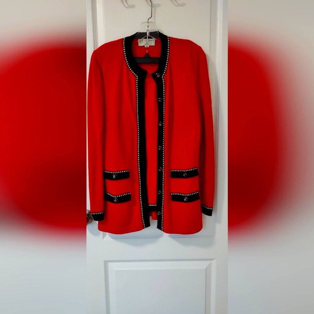Classy St. John Knit Jacket & matching skirt Size 8
